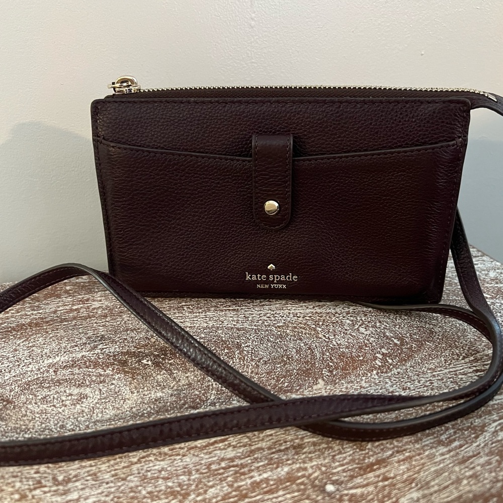 Adorable kate spade crossbody, used 1 time.